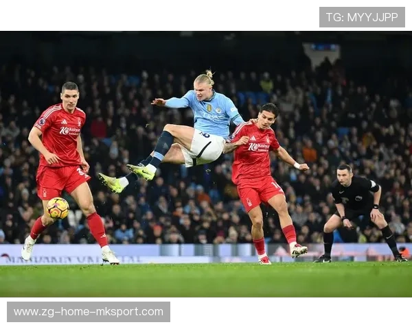 曼城德布劳内极限外脚背挑射惊艳所有人