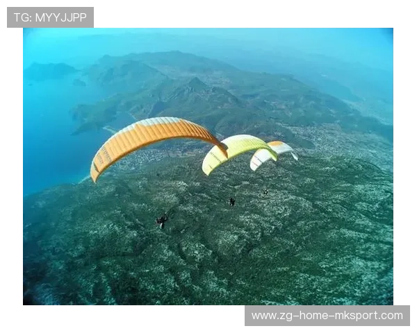 滑翔伞锦标赛：惊险救援上演现实大片