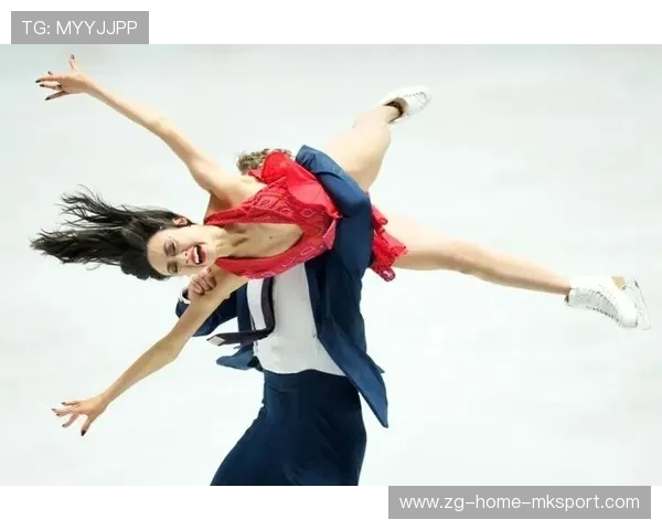 花样滑冰少女冰面摔倒后秒起,反杀动作全场喝彩 花样滑冰少女冰面摔倒后秒起,反杀动作全场喝彩